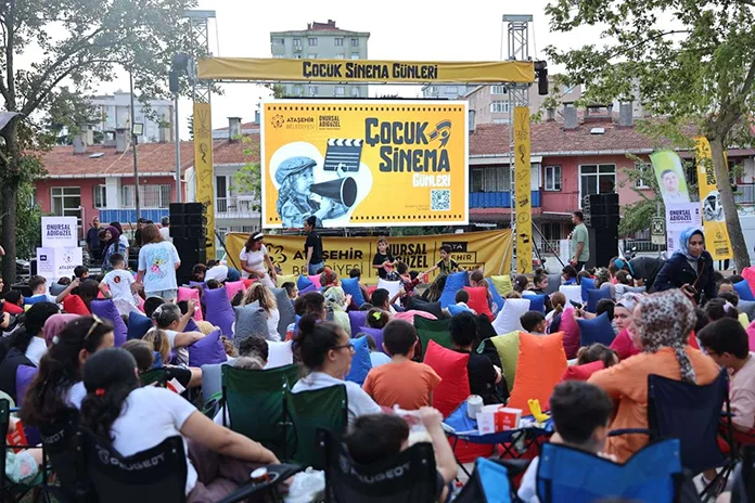 Parkta Çocuk Sinema Günleri etkinliğinden bir görsel
