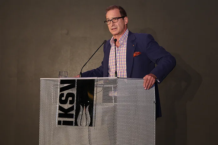 Koç Holding Yönetim Kurulu Başkanı Ömer M. Koç, 18. İstanbul Bienali açılış resepsiyonunda konuşma yaparken