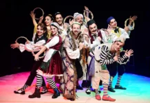 İki Efendinin Uşağı Alaturka Cihangir Atölye Sahnesi'nin İki Efendinin Uşağı Alaturka adlı oyununundan bir sahne.