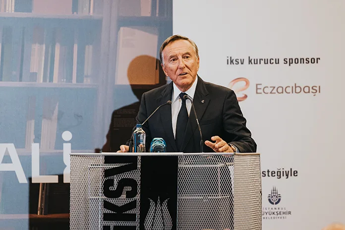 İKSV Yönetim Kurulu Başkanı Bülent Eczacıbaşı'nın 29. İstanbul Tiyatro Festivali açılış konuşmasından bir kare