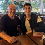 Murat Aziret ile Müziğin Kalbinde 38 Yıl Murat Aziret ve Efe Kocabıyıkoğlu buluşmasından bir fotoğraf