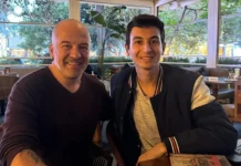 Murat Aziret ile Müziğin Kalbinde 38 Yıl Murat Aziret ve Efe Kocabıyıkoğlu buluşmasından bir fotoğraf