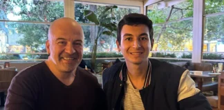 Murat Aziret ile Müziğin Kalbinde 38 Yıl Murat Aziret ve Efe Kocabıyıkoğlu buluşmasından bir fotoğraf