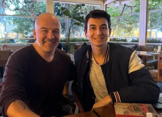 Murat Aziret ile Müziğin Kalbinde 38 Yıl Murat Aziret ve Efe Kocabıyıkoğlu buluşmasından bir fotoğraf