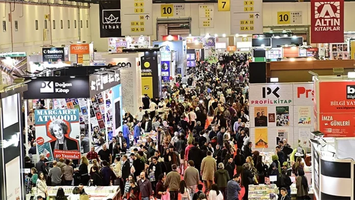 İstanbul Kitap Fuarı İstanbul Kitap Fuarı'ndan görünüm.