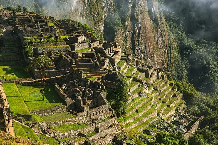 Machu Picchu / Peru Machu Picchu antik kenti, And Dağları’nın zirvesinde İnka medeniyetine ait taş yapılar ve teraslar