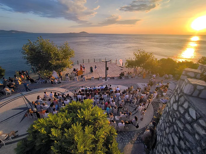 5. Marmara Adası Edebiyat Festivali Marmara Adası Edebiyat Festivali'nin geçen seneki etkinliğinden bir fotoğraf