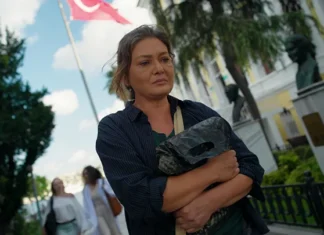 Nurgül Yeşilçay'ın başrolde oynadığı Ömür Usta dizisinden bir sahne.